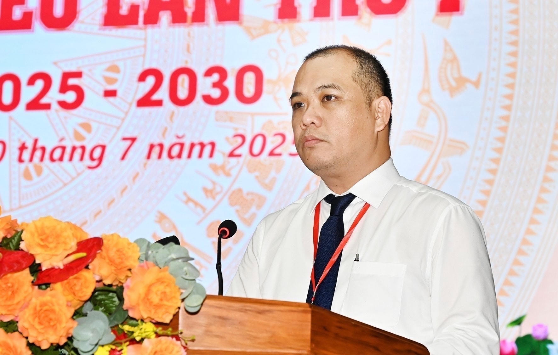 Chủ tịch UBND phường Phan Thiết báo cáo tại đại hội