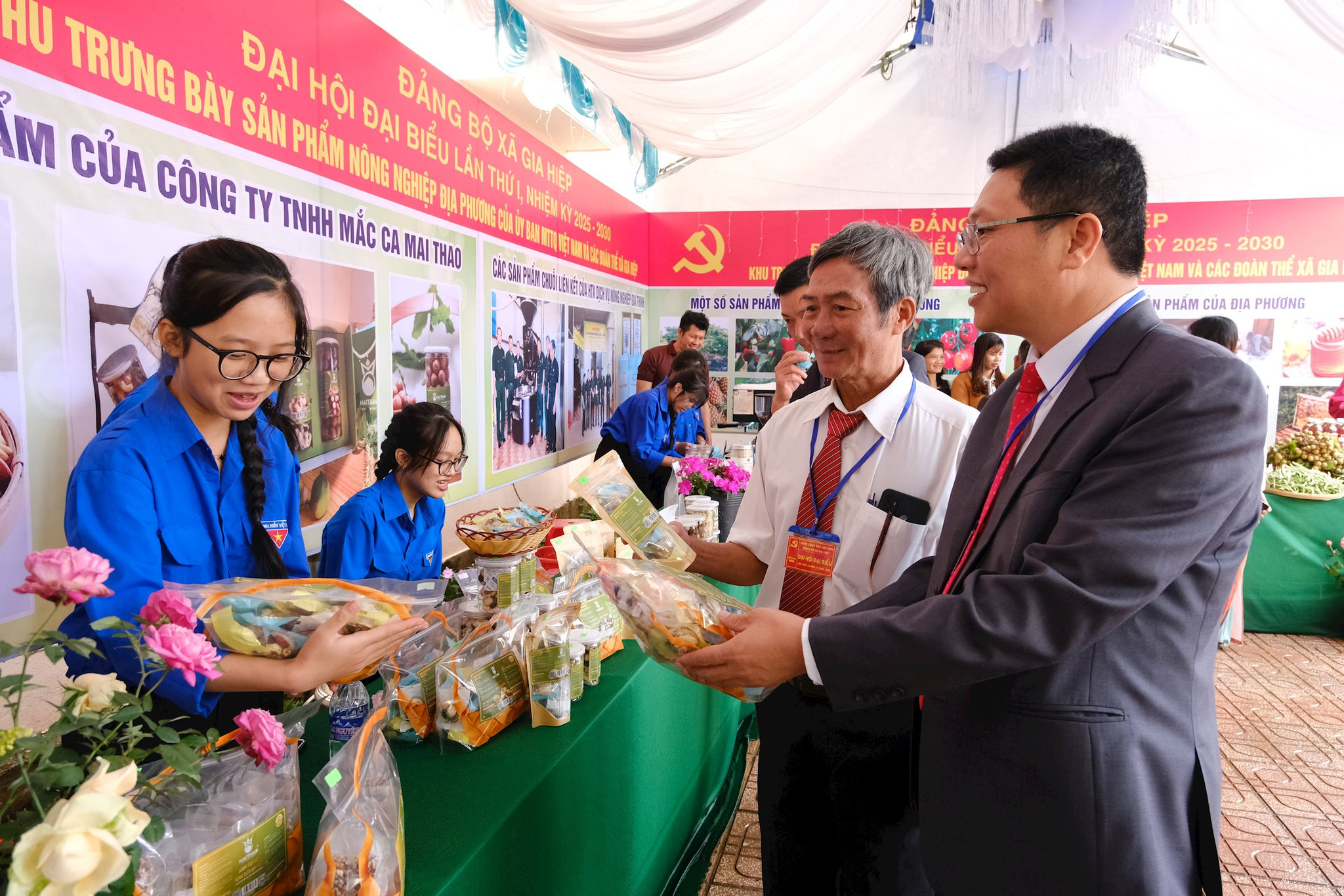 Các sản phẩm nông nghiệp đặc sản địa phương được giới thiệu tại Đại hội