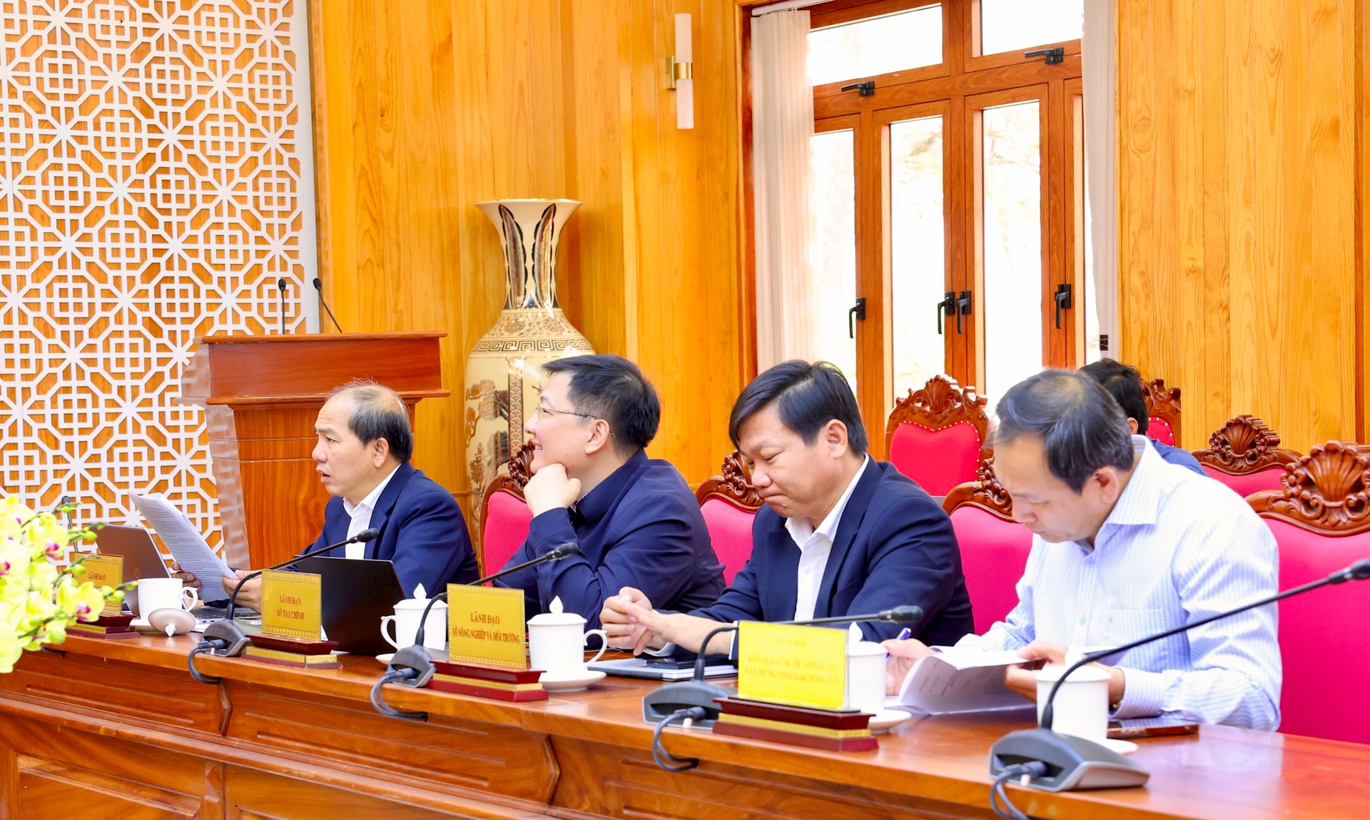 Lãnh đạo các Sở ngành tham dự Hội nghị trực tuyến