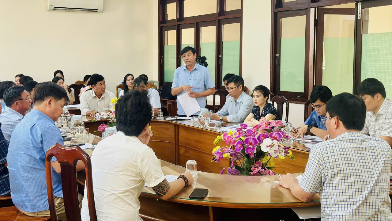 Các đại biểu thảo luận tại buổi làm việc