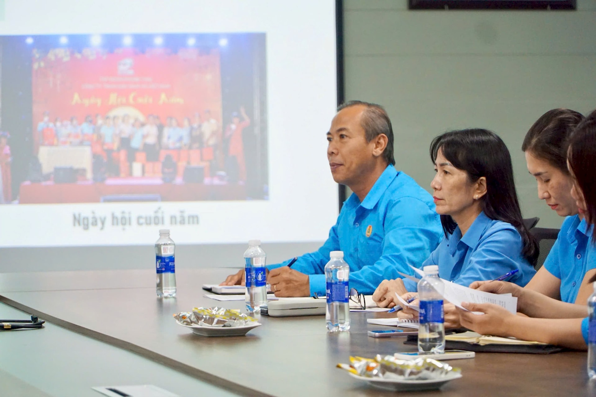 Đoàn công tác Liên đoàn Lao động tỉnh làm việc với Công ty Giày Nam Hà Việt Nam