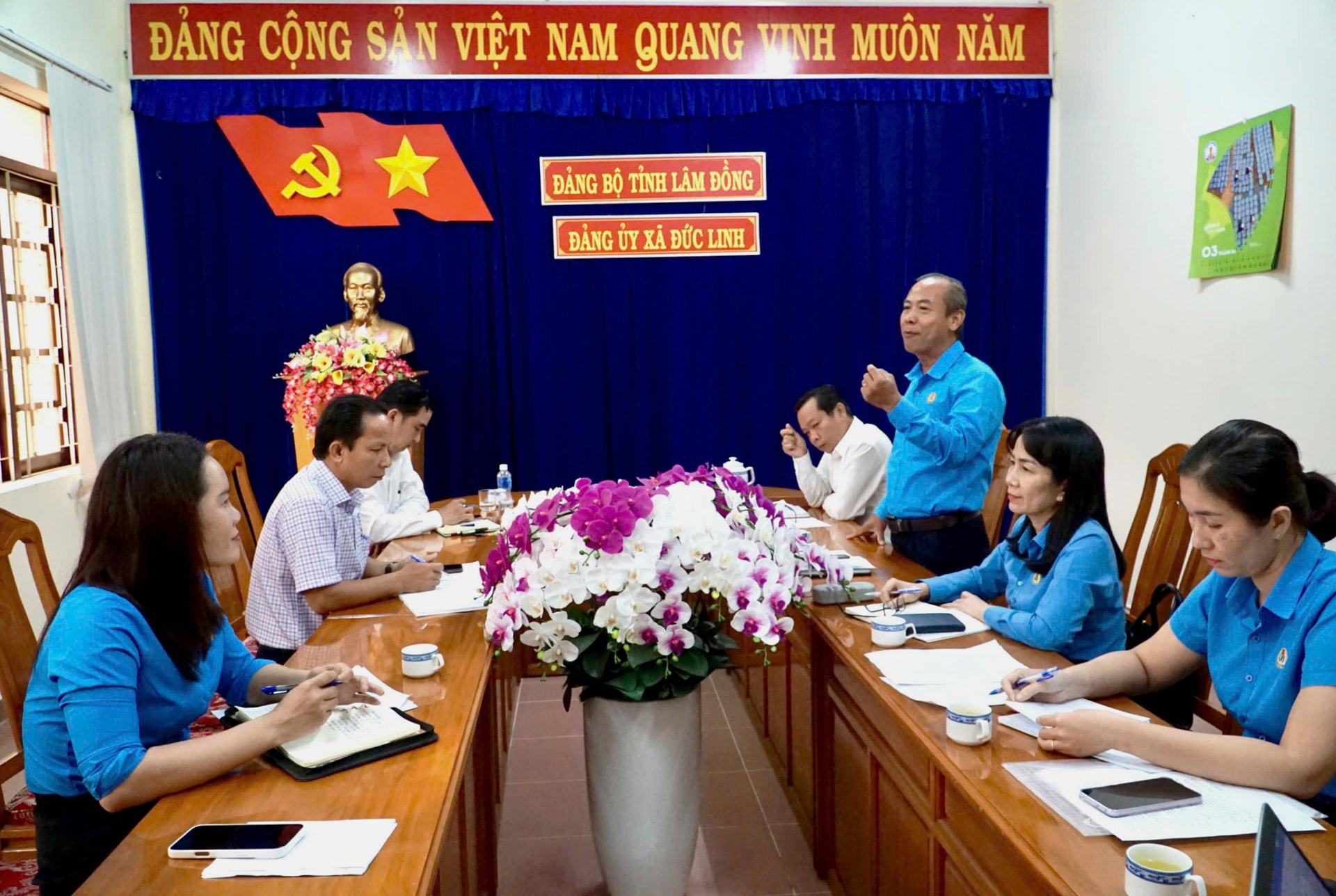 Đoàn công tác Liên đoàn Lao động tỉnh làm việc với Đảng ủy và Công đoàn xã Đức Linh.