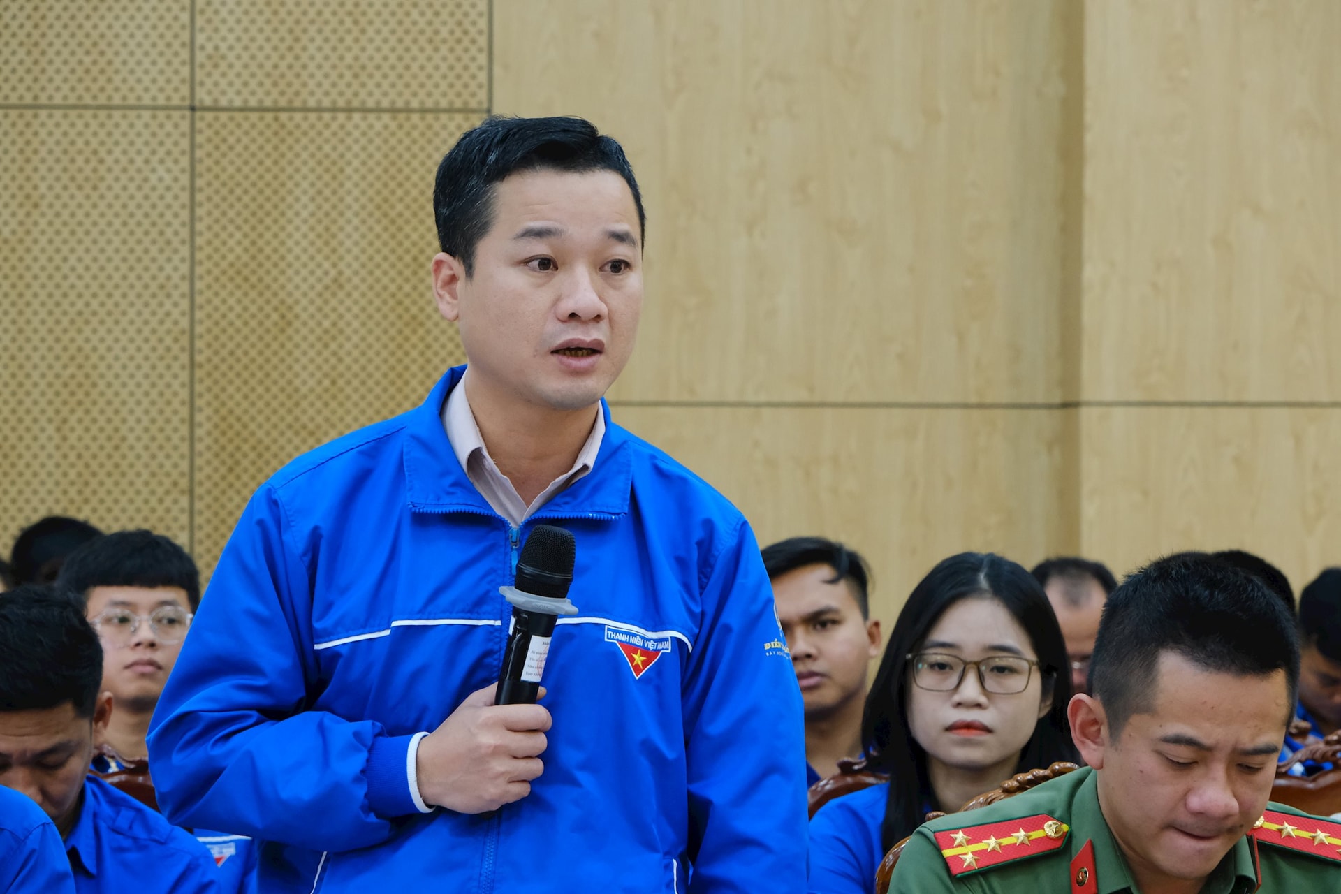 Đại biểu nêu ý kiến thảo luận về các nội dung trọng tâm