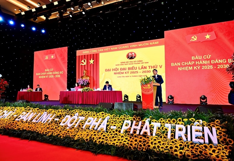 Vietcombank trong hành trình “Vượt lên thách thức Vươn mình bứt phá Vững bước tiên phong”