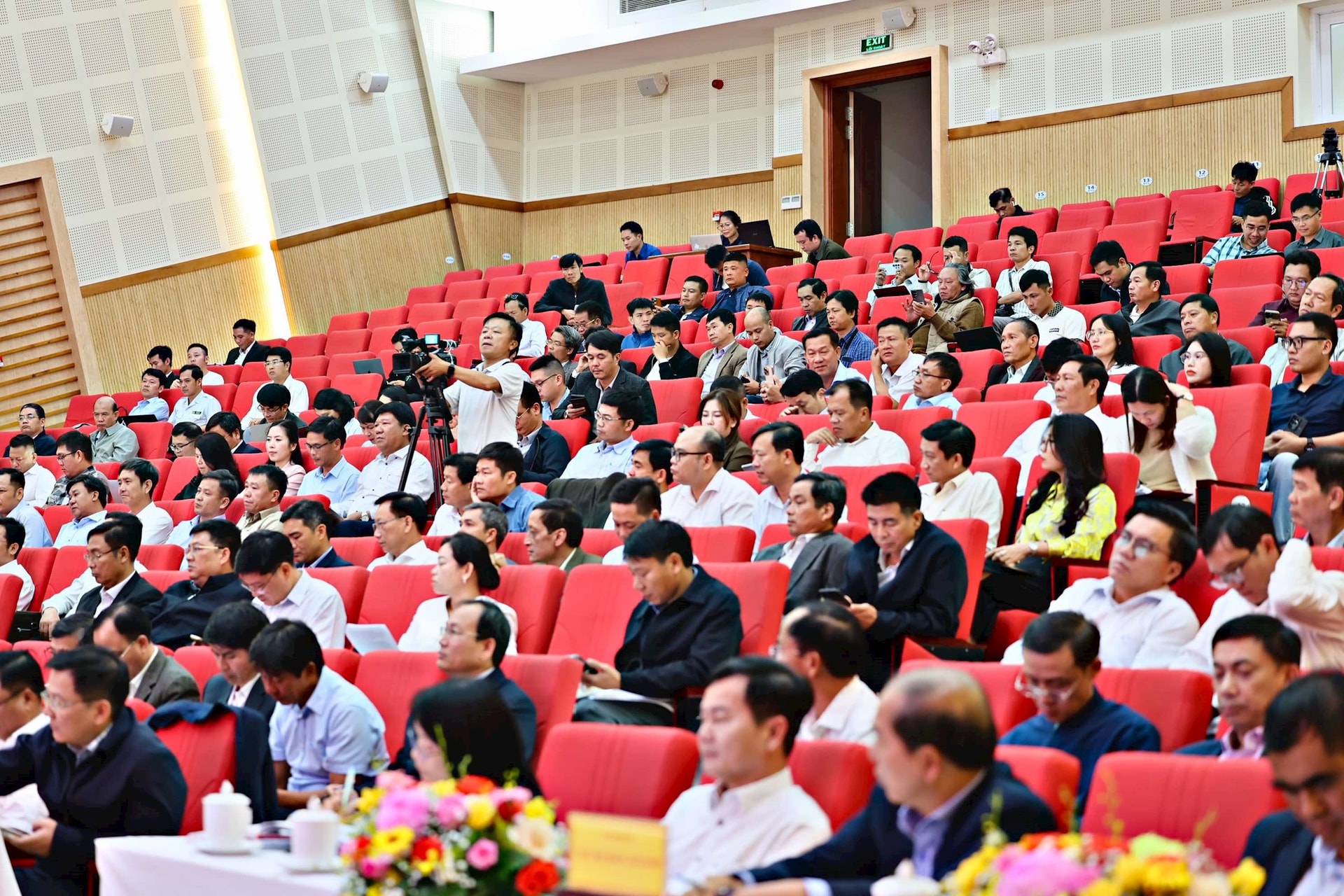 Các đại biểu, Nhà báo tham dự buổi buổi họp