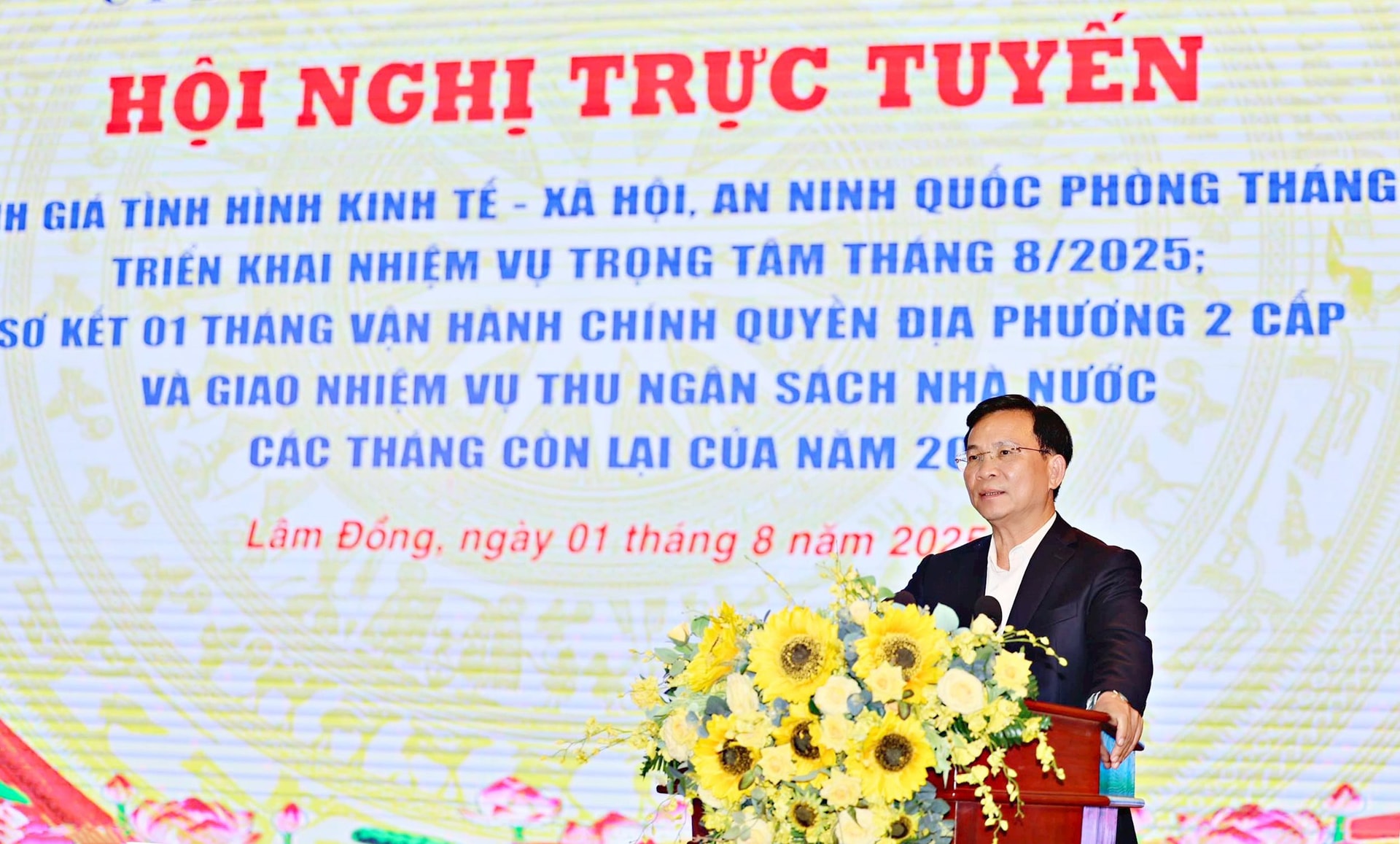 Chủ tịch UBND tỉnh Hồ Văn Mười phát biểa