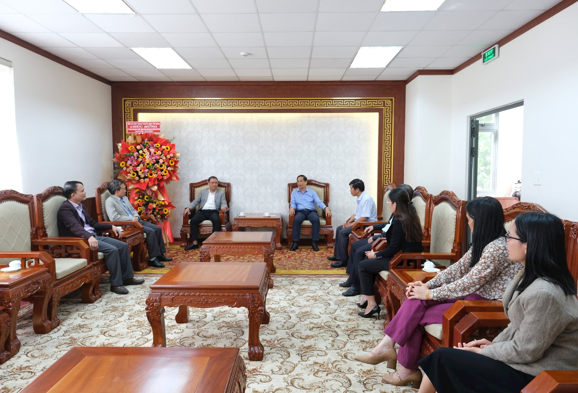 Quang cảnh buổi làm việc