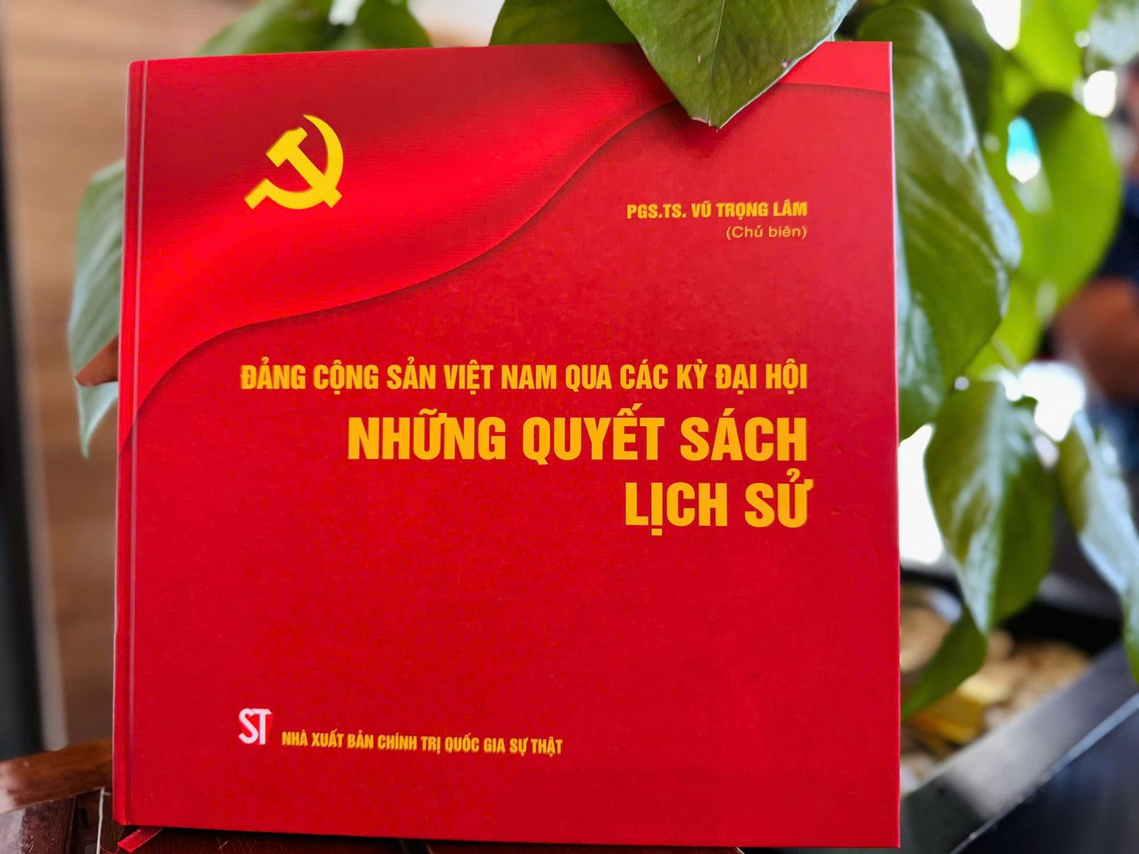 sach-030825-1.jpg