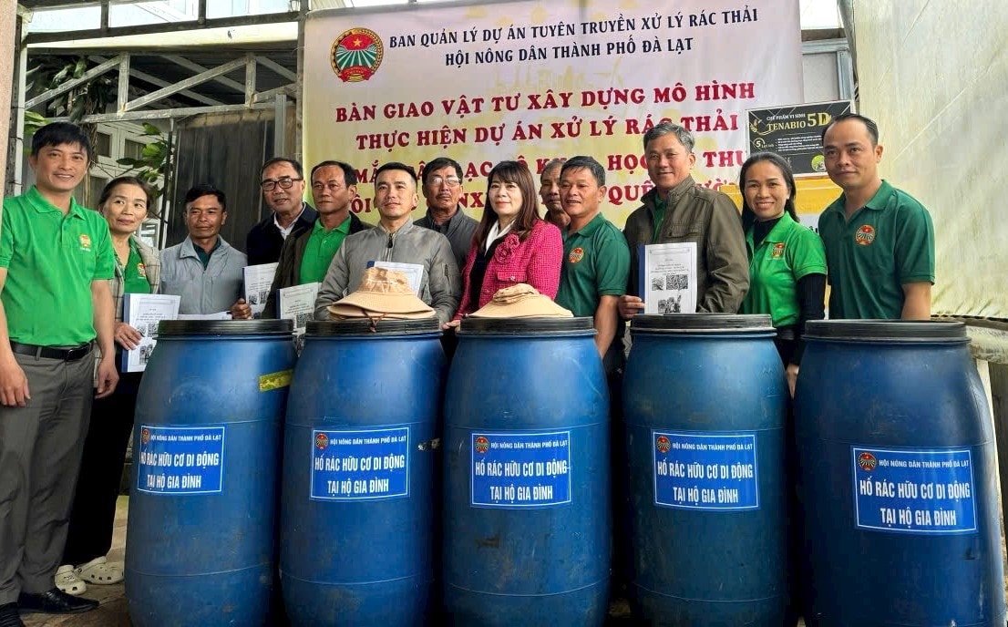 Xây dựng thùng rác hữu cơ di động của nông hộ trên vùng nông nghiệp miền núi Lâm Đồng