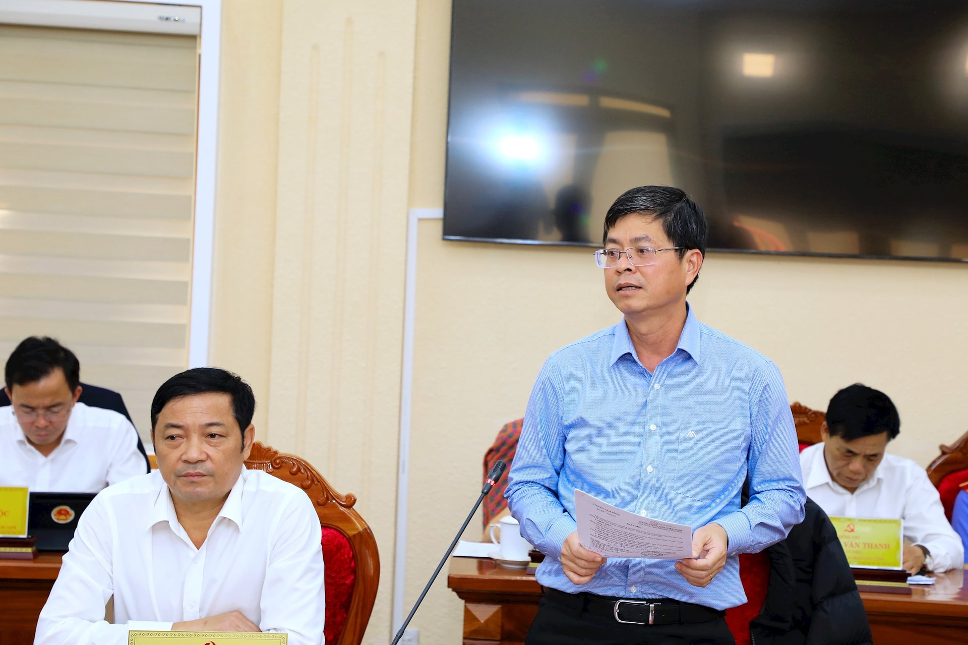 12 UVBTV Tỉnh ủy, Phó Chủ tịch UBND tỉnh Nguyễn Hồng Hải đề nghị cụ thể hóa lợi thế về năng lượng tái tạo, nhất là điện gió ngoài khơi