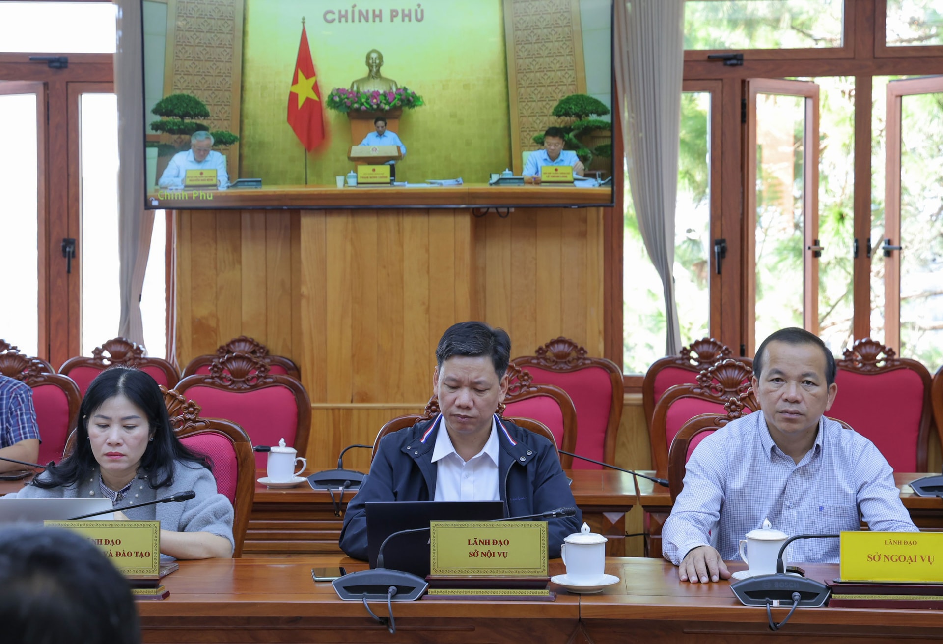 dai-bieu-du.jpg