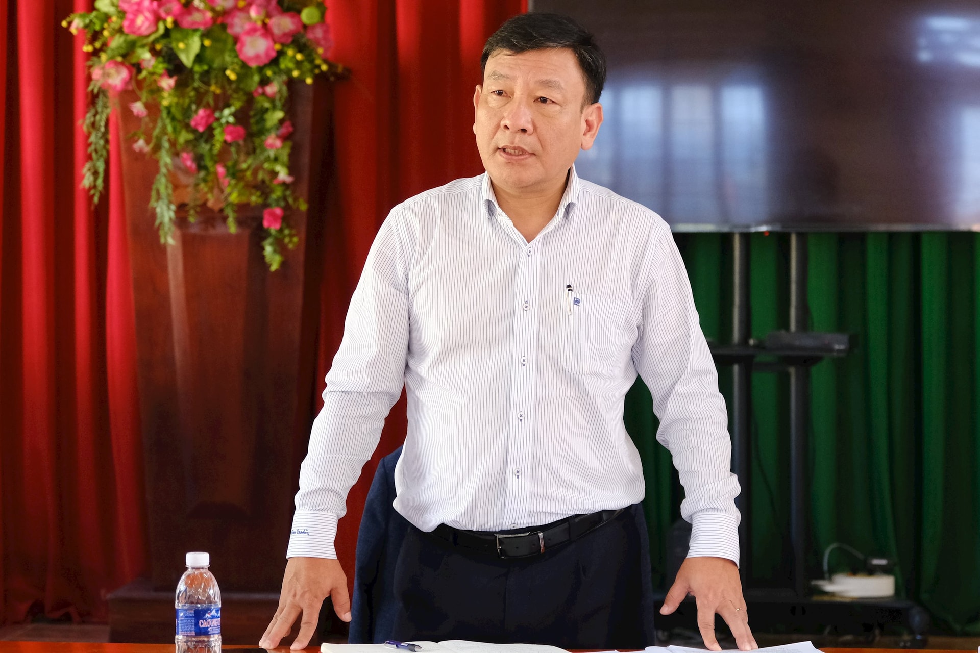 អនុលេខាគណៈកម្មាធិការបក្សខេត្ត Lam Dong លោក Bui Thang ក្នុងសម័យប្រជុំ
