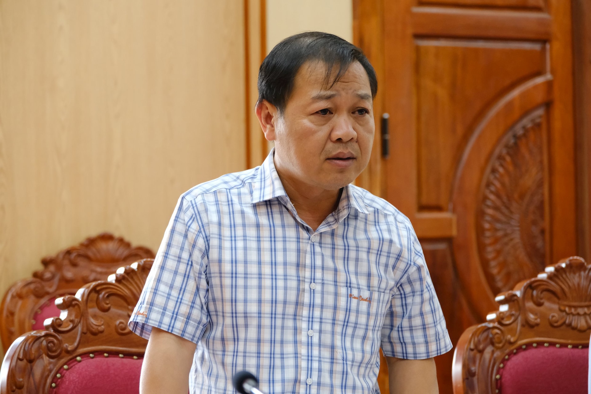 សមមិត្ត Tran Hong Quyet លេខាគណៈកម្មាធិការបក្សឃុំ Di Linh បានលើកឡើងពីការលំបាកក្នុងប្រតិបត្តិការរបស់រដ្ឋាភិបាលកម្រិតពីរ។