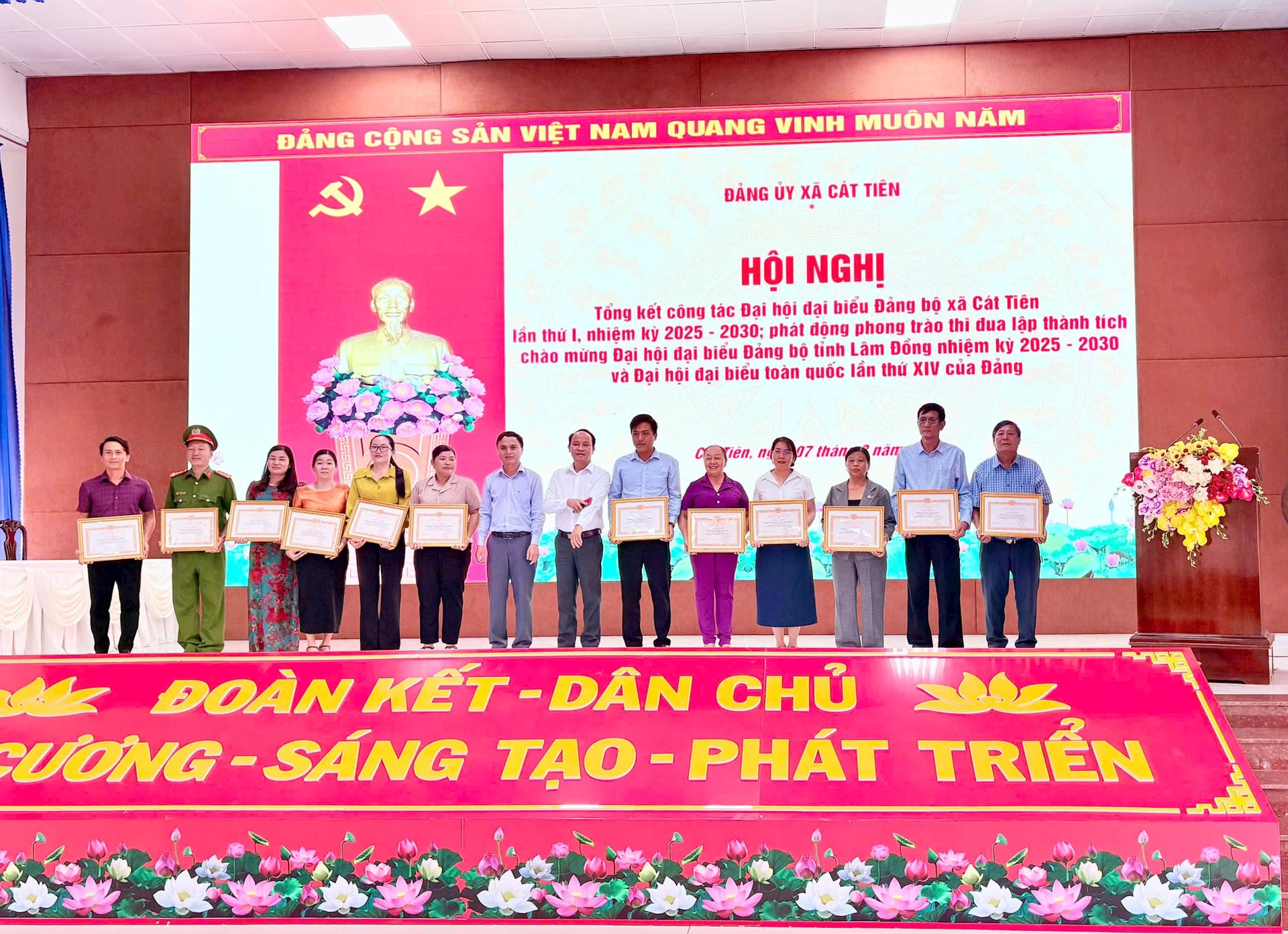 khen thưởng