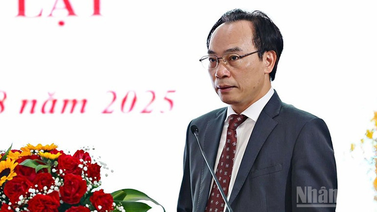 Thứ trưởng Giáo dục và Đào tạo Hoàng Minh Sơn phát biểu tại buổi lễ. ndo_br_1-5081.jpg