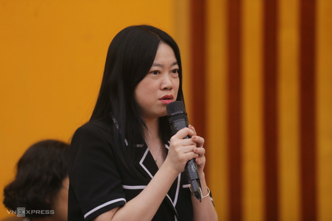 Bà Trịnh Thị Thu Huyền, Phó Giám đốc Sở Nông nghiệp và Môi trường Lào Cai đề xuất tại hội nghị. Ảnh: Gia Chính