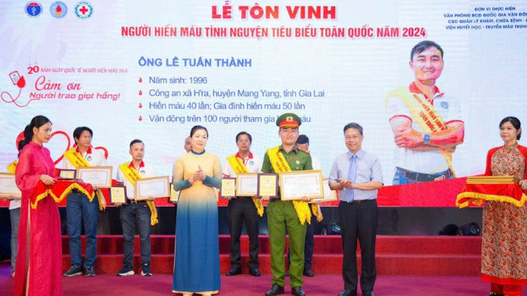 Đồng chí Lê Tuấn Thành đã có nhiều cống hiến cho cộng đồng. z6889013284261-8d995c7b79d6d6b9e82b21abb02d447c-2976.jpg