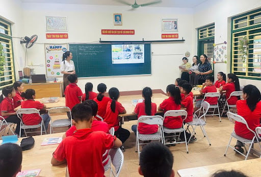 Từ ngày 25/9/2025 học sinh được học một số môn học bằng tiếng nước ngoài 