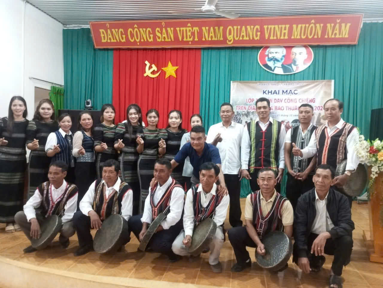 Bản sắc văn hóa cồng chiêng được gìn giữ và phát huy tại thôn Hàng Piơr