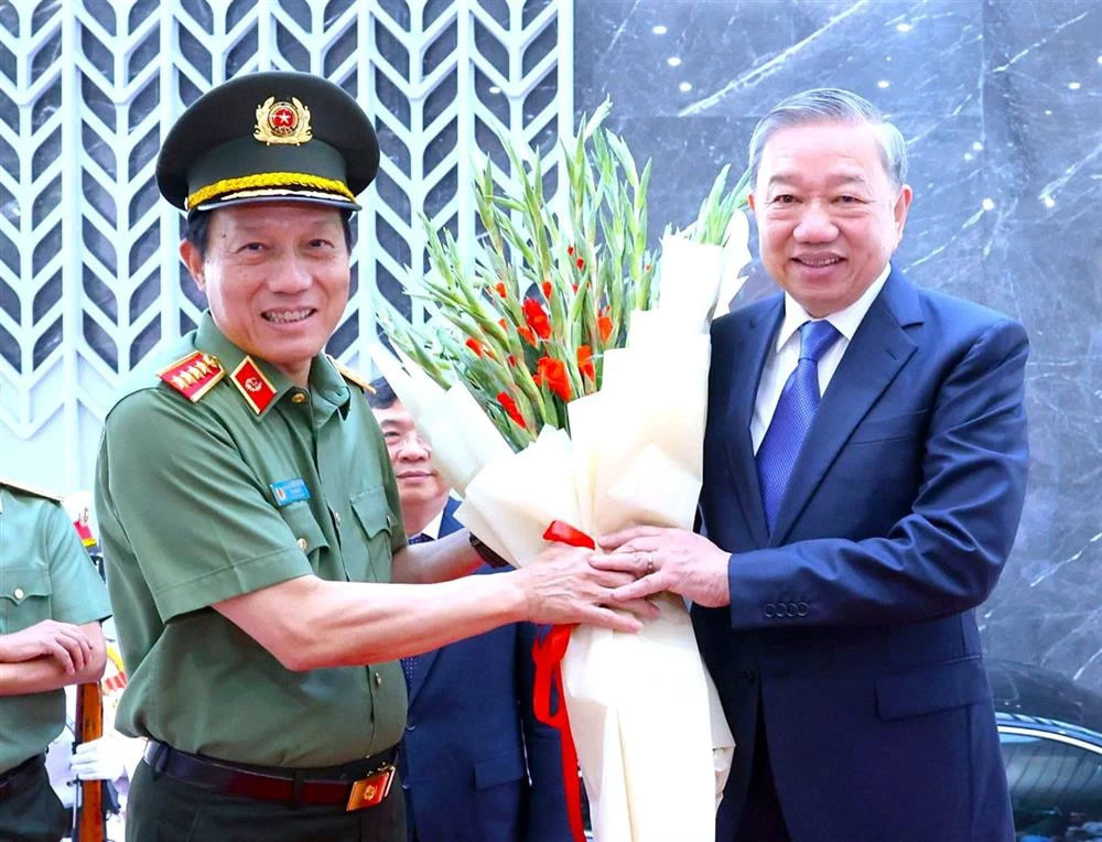 Đại tướng Tô Lâm Tổng Bí thư BCH Trung ương Đảng Cộng sản Việt Nam1. 80 năm xây dựng, chiến đấu và trưởng thành đã khẳng định bản chất cách mạng, sức chiến đấu kiên cường của lực lượng Công an nhân dân - lực lượng vũ trang trọng yếu, tin cậy của Đảng, Nhà nước và nhân dân. Lịch sử của Công an nhân dân Việt Nam là lịch sử anh hùng, truyền thống của Công an nhân dân Việt Nam là vẻ vang, thành tích của Công an nhân dân Việt Nam vô cùng to lớn, góp phần quan trọng làm nên lịch sử hào hùng của dân tộ