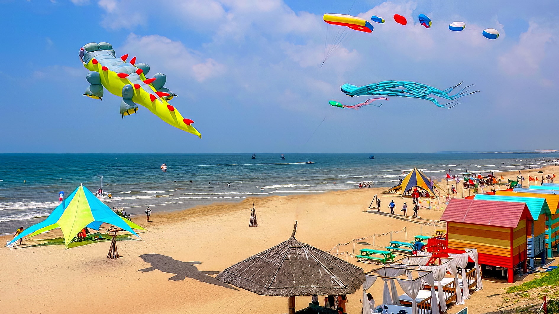 Du lịch biển Cam Bình, tỉnh Lâm Đồng. Ảnh Ngọc Lân