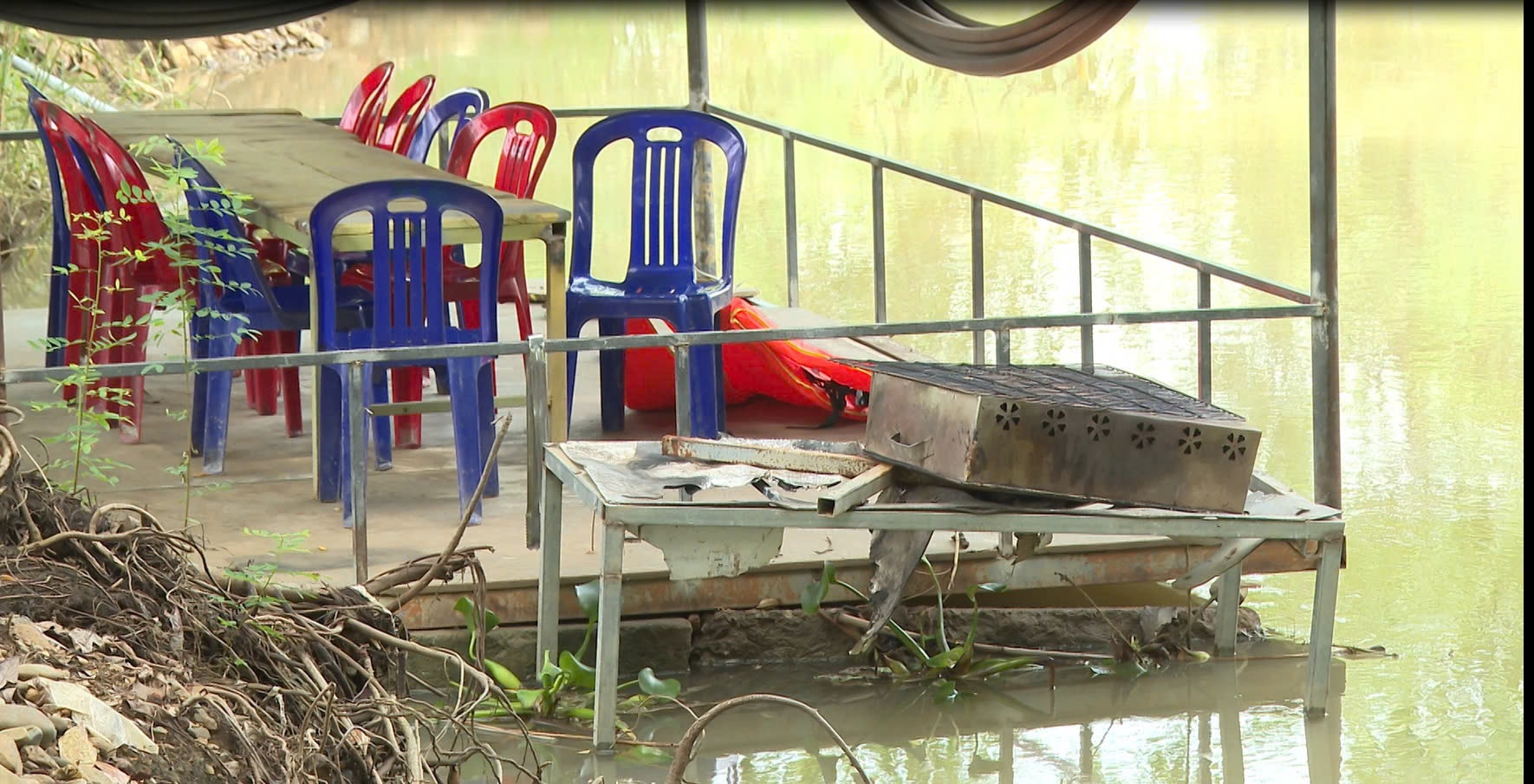 Ludzie zakłócają przepływ