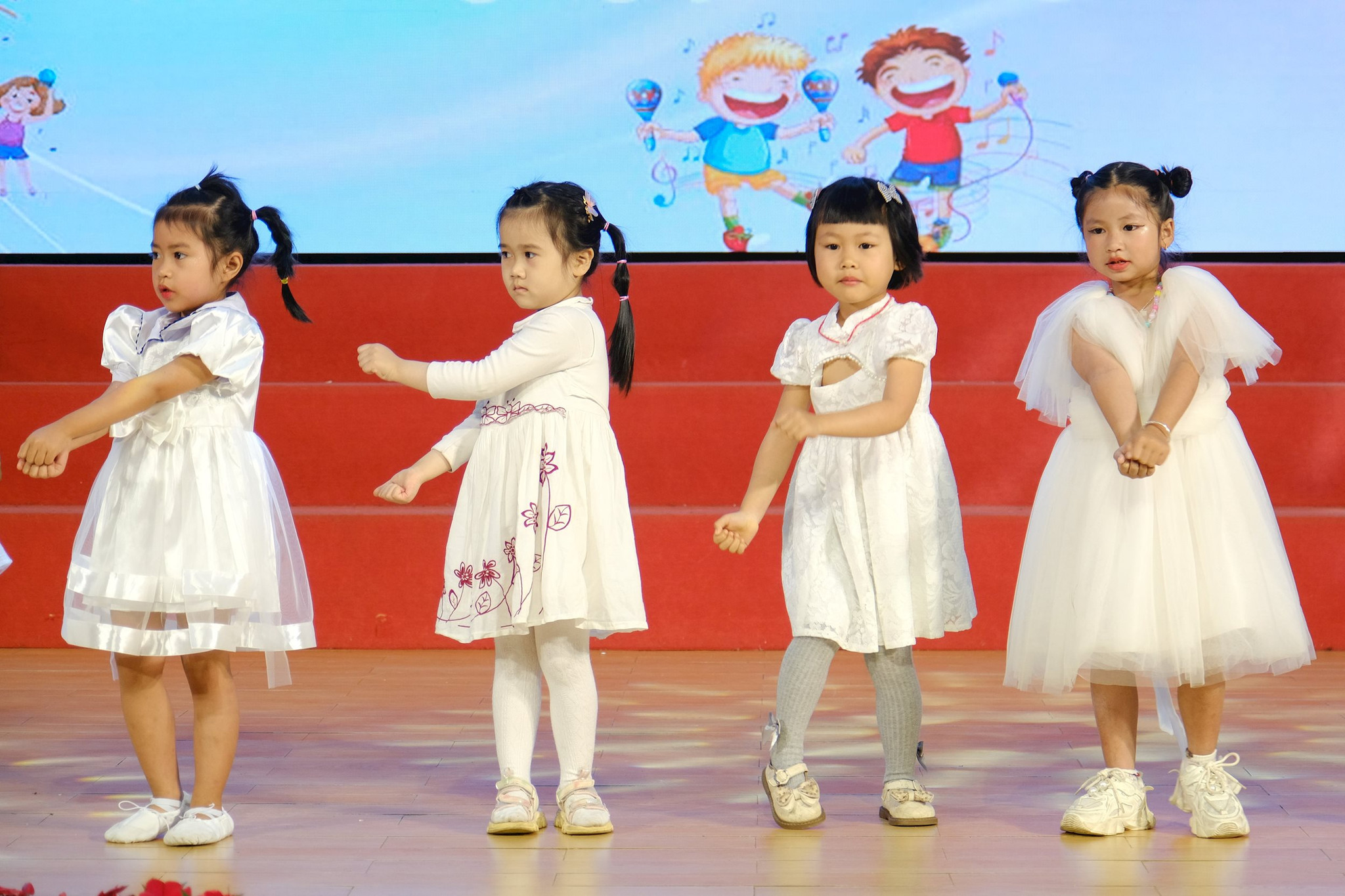 Các em thiếu nhi mang đến những tiết mục văn nghệ hồn nhiên và vui tươi