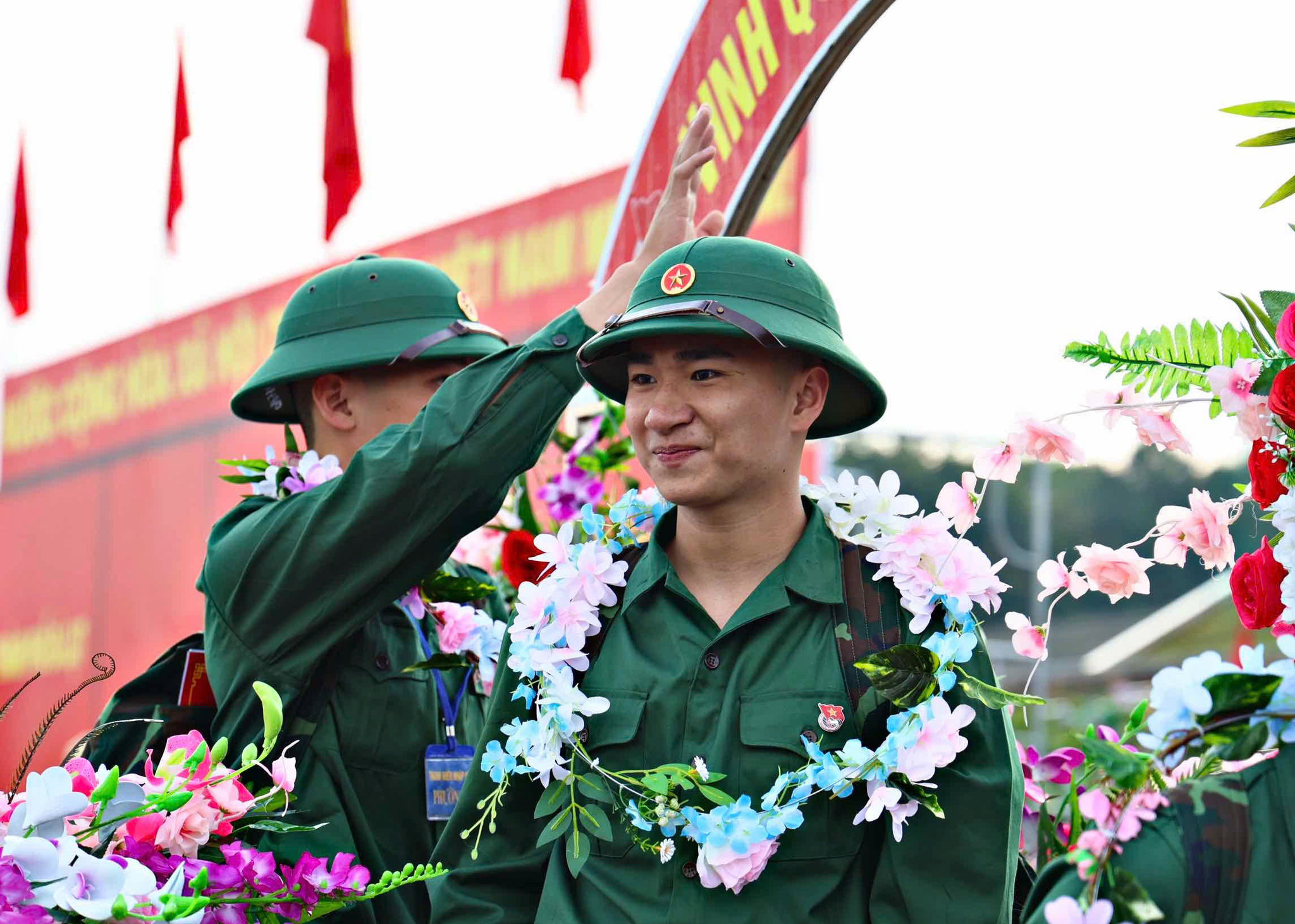 Tân binh phấn khởi lên đường nhập ngũ năm 2025.