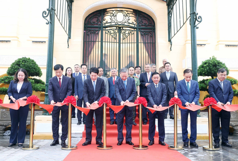 vna-potal-tong-bi-thu-va-chu-tich-nuoc-du-le-ban-giao-tru-so-lam-viec-co-quan-chu-tich-nuoc-8219438.jpg