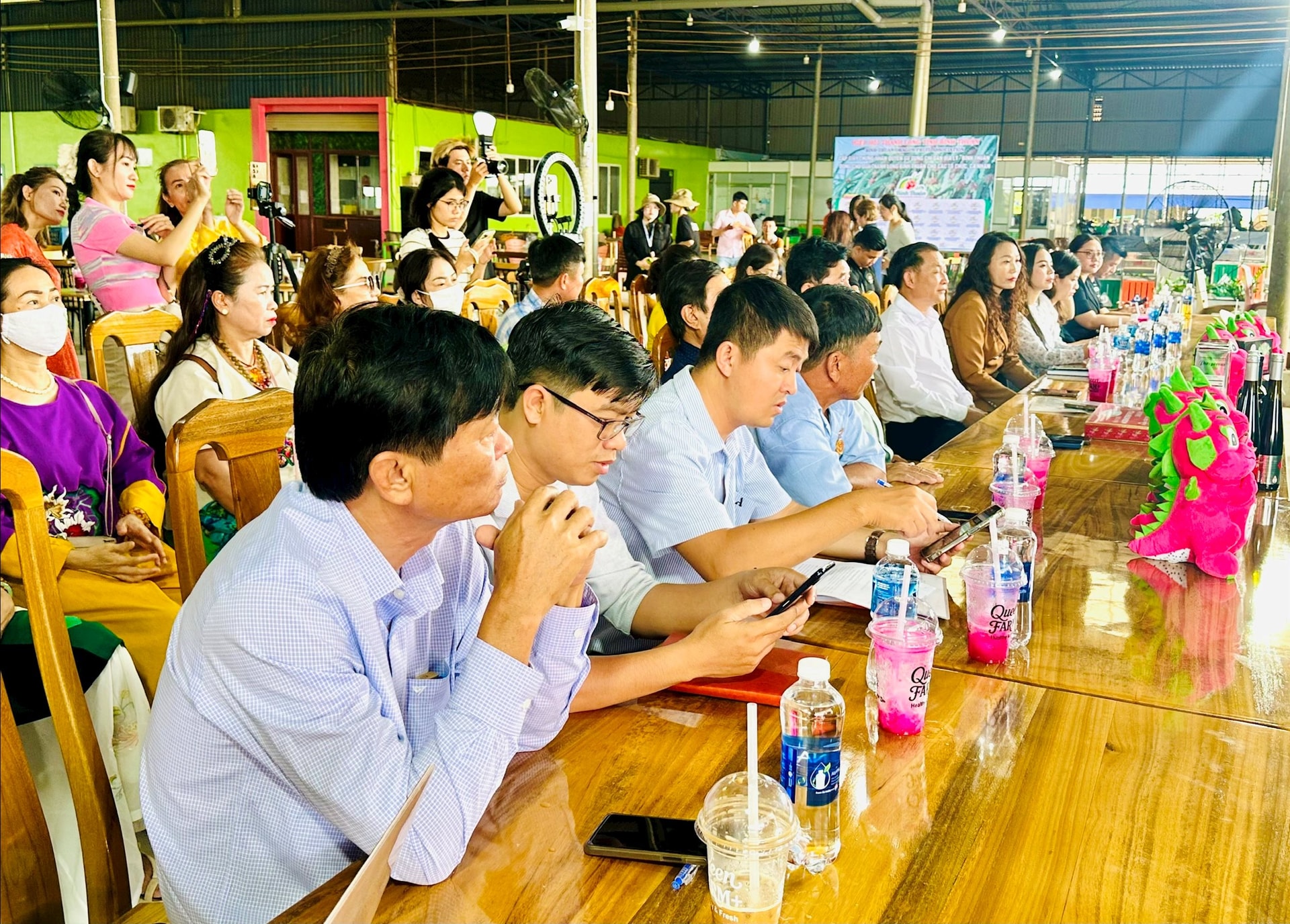 តំណាងមន្ទីរ មូលដ្ឋាន និងកសិករបានចូលរួមកម្មវិធីនេះ។