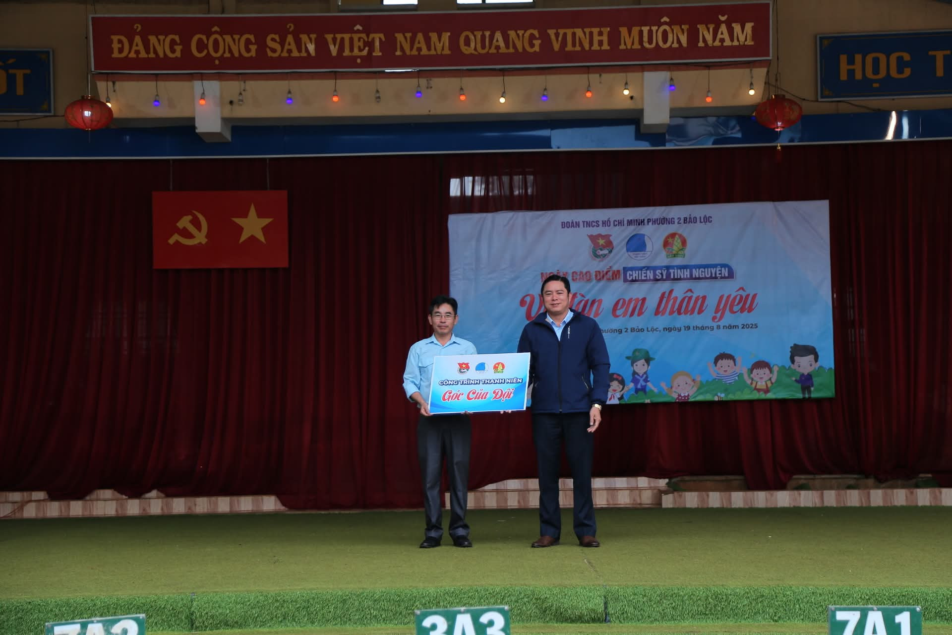 Trao tặng công trình thanh niên cho Trường TH&THCS Phan Chu Trinh