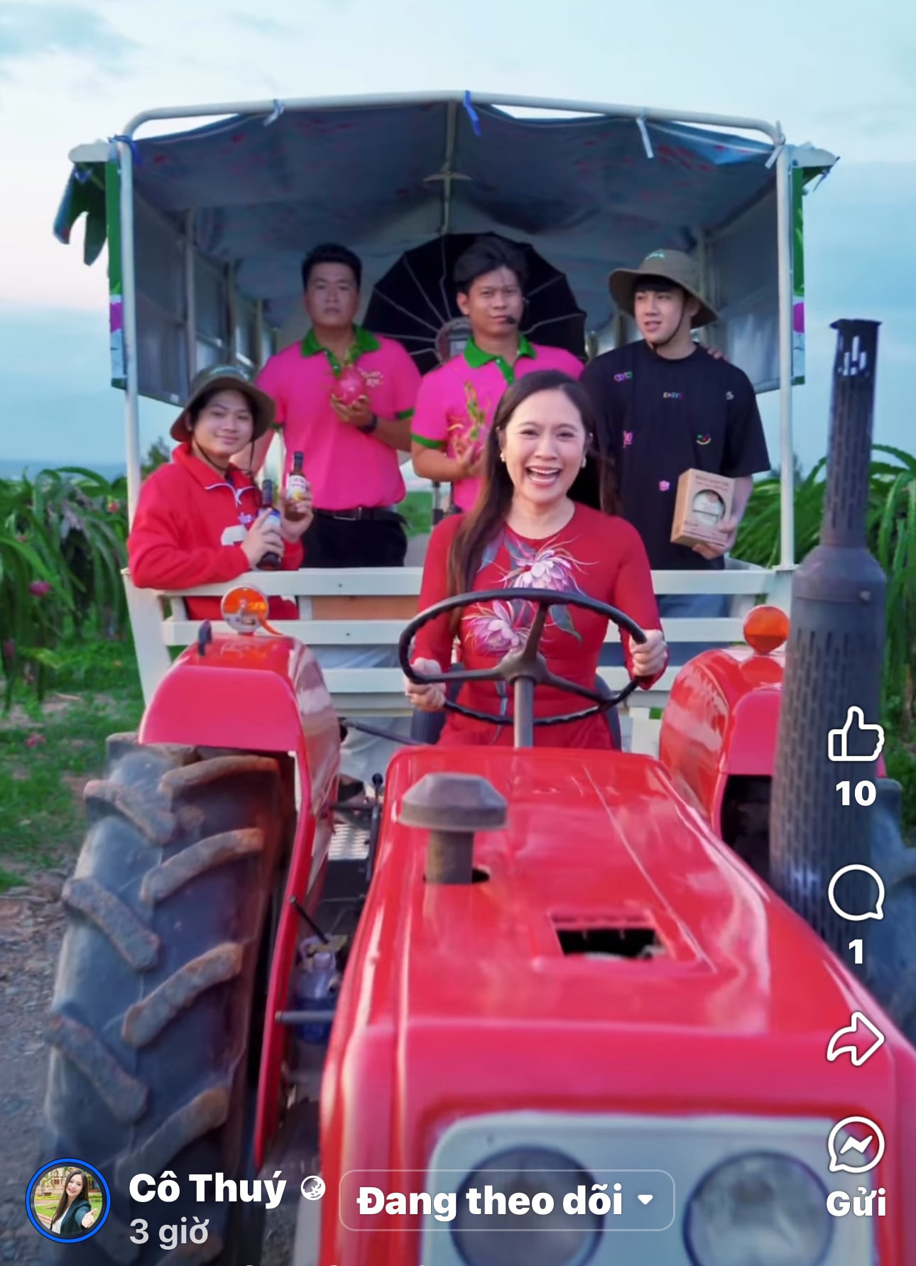វិចិត្រករ Thanh Thuy ផ្សាយផ្ទាល់នៅសួនស្រកានាគ