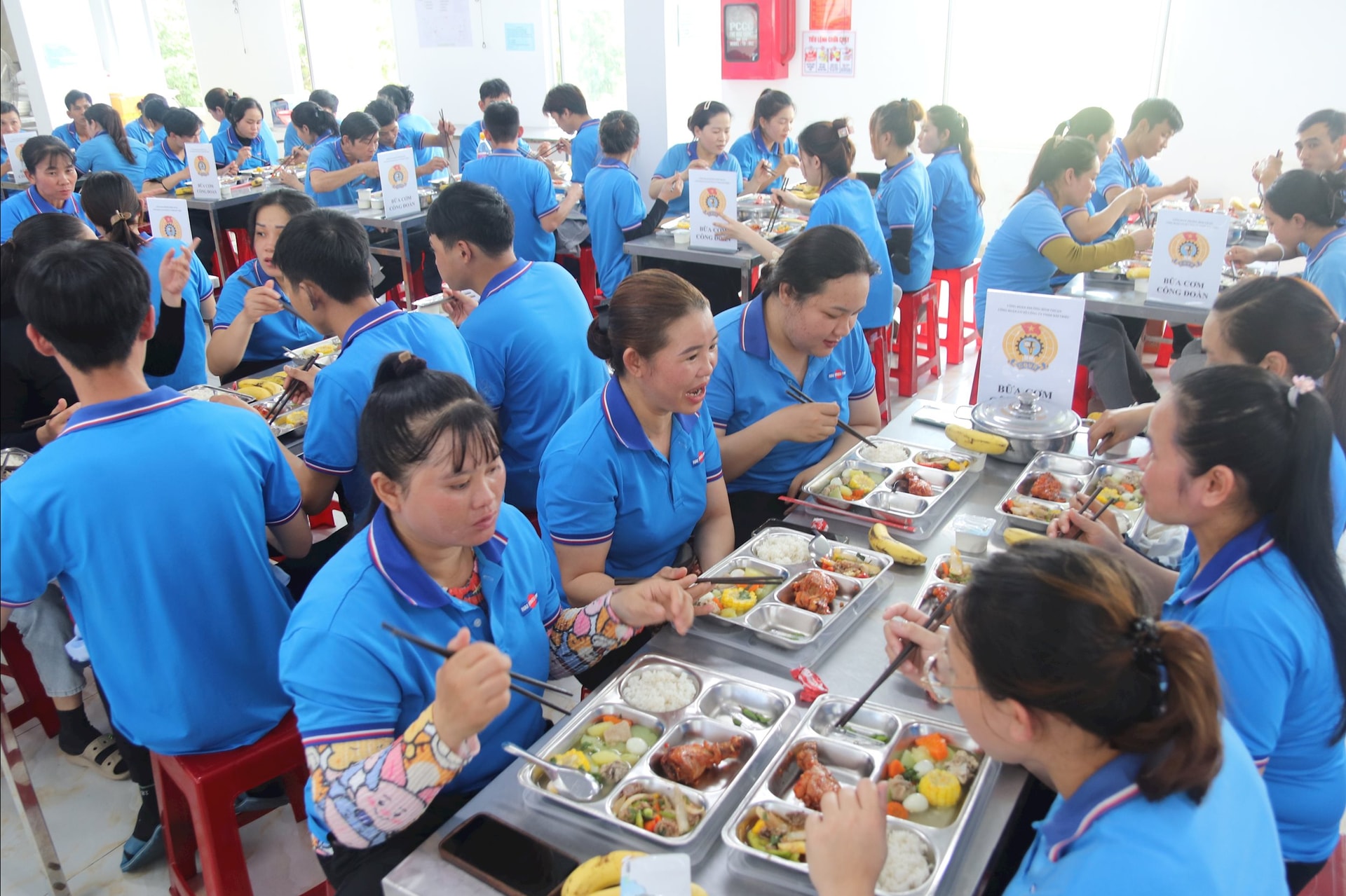 Bữa cơm đảm bảo dinh dưỡng, ấm cúng
