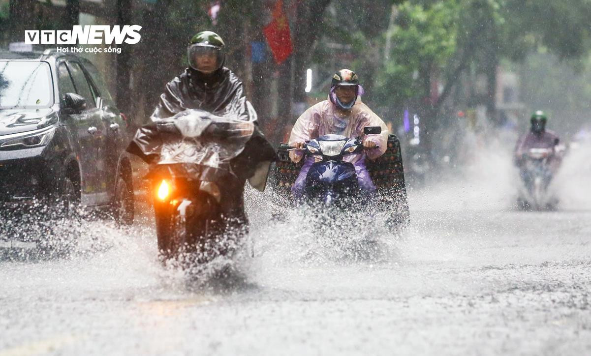 Dự báo thời tiết 10 ngày tới, mưa lớn liên tục trút xuống miền Bắc và các Link vào, thành khác trên cả nước. (Ảnh minh hoạ: Quốc Anh)