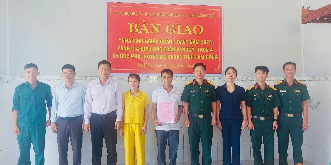 ញី