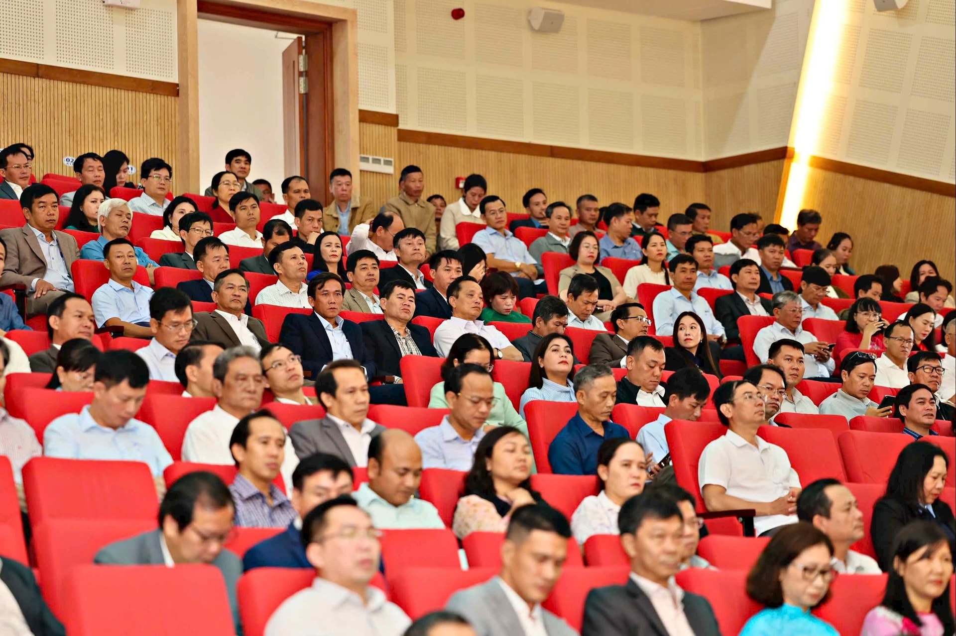 Hiệu trưởng, giám đốc các cơ sở giáo dục trực thuộc Sở GD&ĐT tham dự hội nghị
