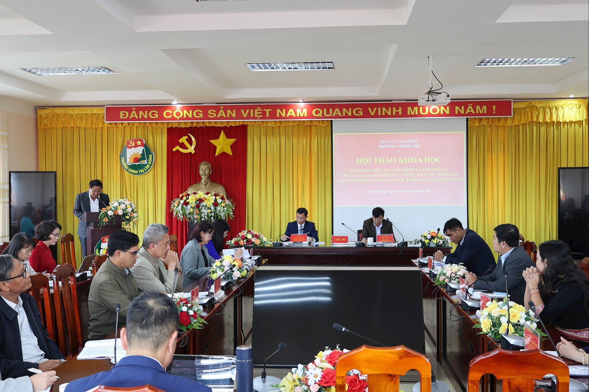 Quang cảnh ội thảo