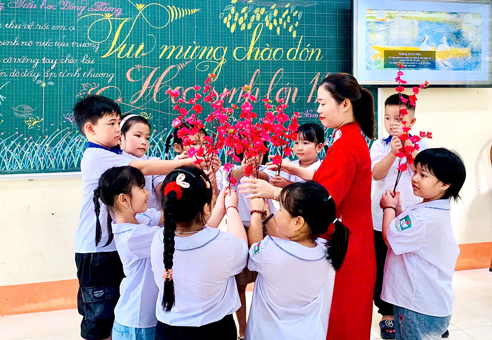 Phú Thọ: Học sinh lớp 1 tựu trường để bắt đầu học “tuần 0”