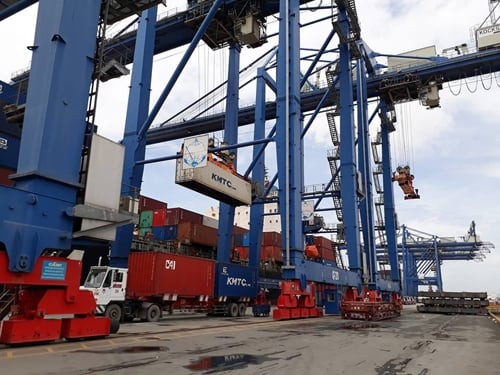Cục Hải quan giải đáp về xác định nhiên liệu trên phương tiện tạm nhập tái xuất (Công văn 20607) 