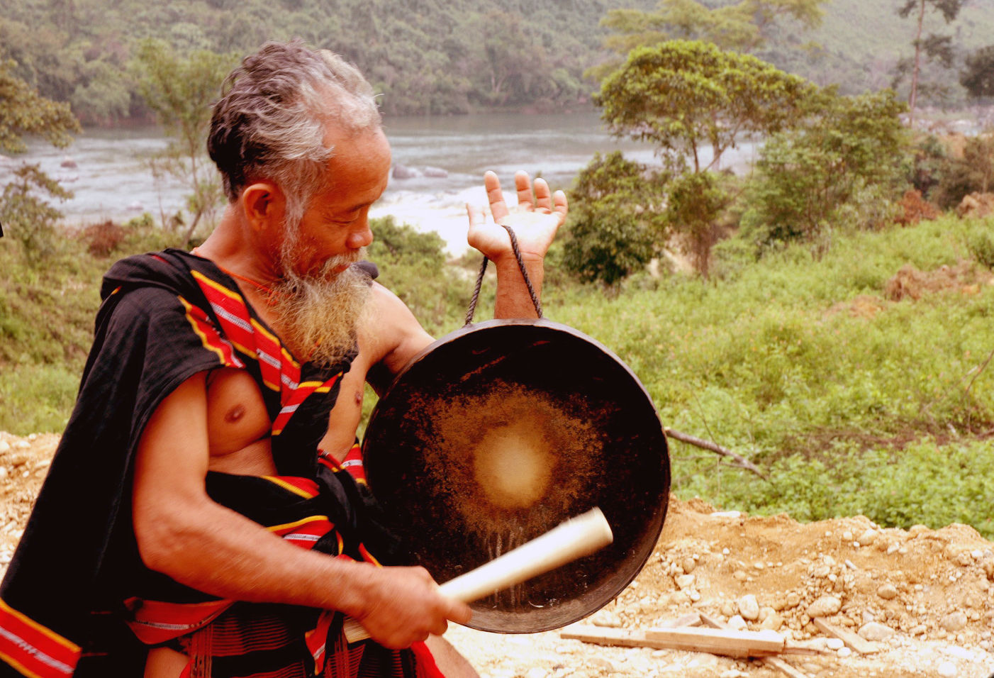 Gìa làng-nghệ nhân Tây Nguyên