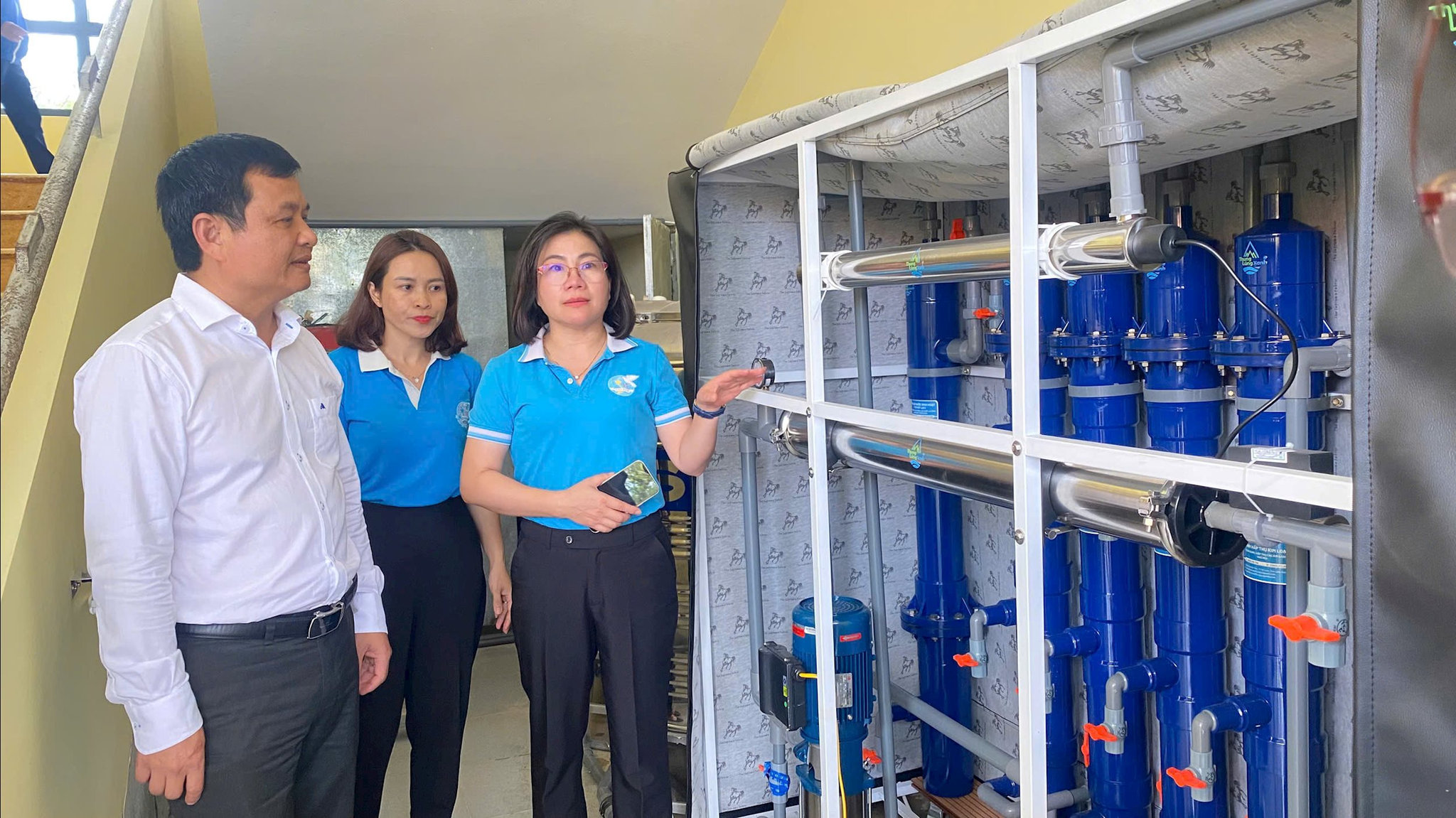 Hội LHPN tỉnh trao tặng Hệ thống nước lọc tinh khiết cho các trường học