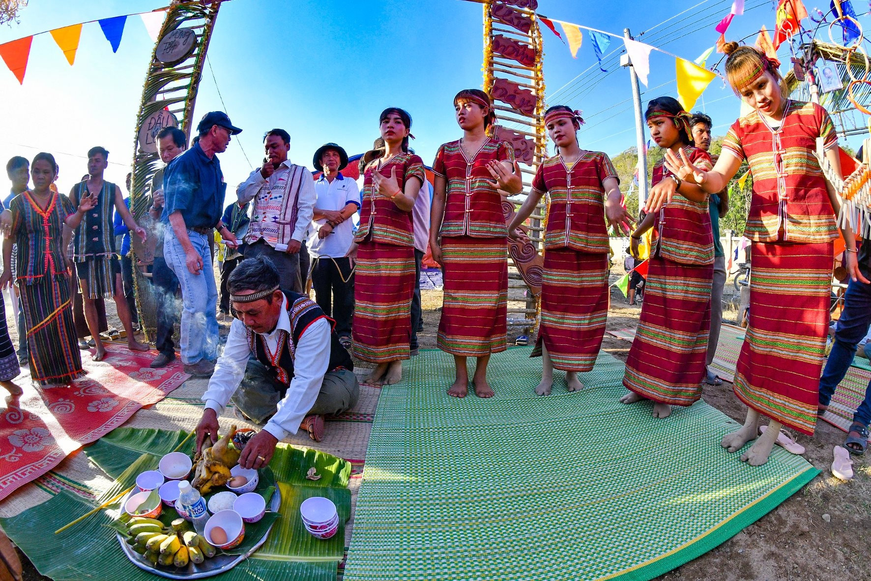 nghi-thuc-cung-te-dau-lua-anh-n.-lan-.jpg