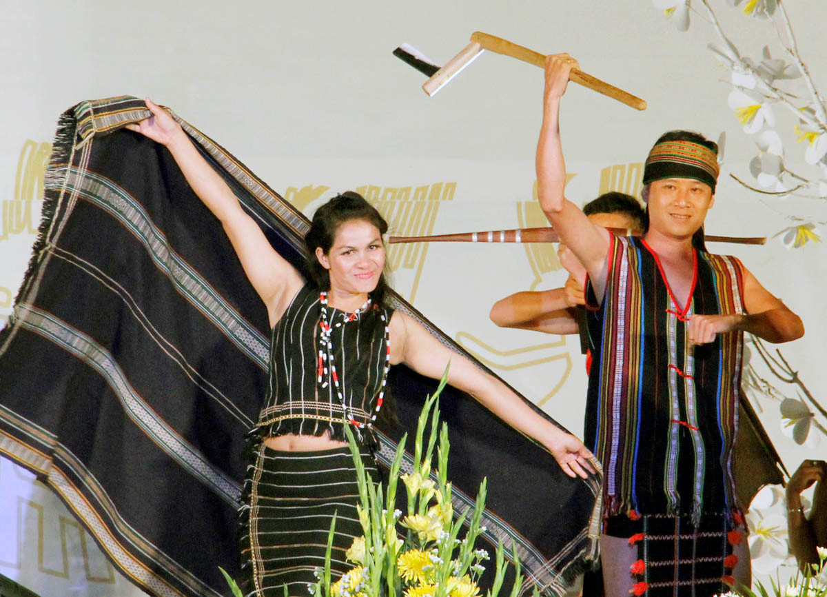 Trang phục truyền thống Cơho