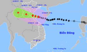 Trực tiếp: Bão Kajiki giật cấp 17, áp sát các tỉnh miền Trung