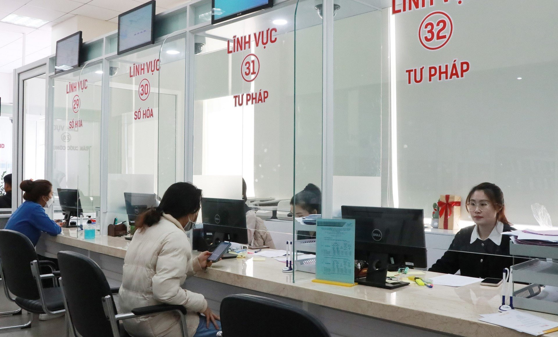 Người dân nộp hồ sơ thủ tục hành chính tại nơi cư trú, sinh sống, học tập và làm việc