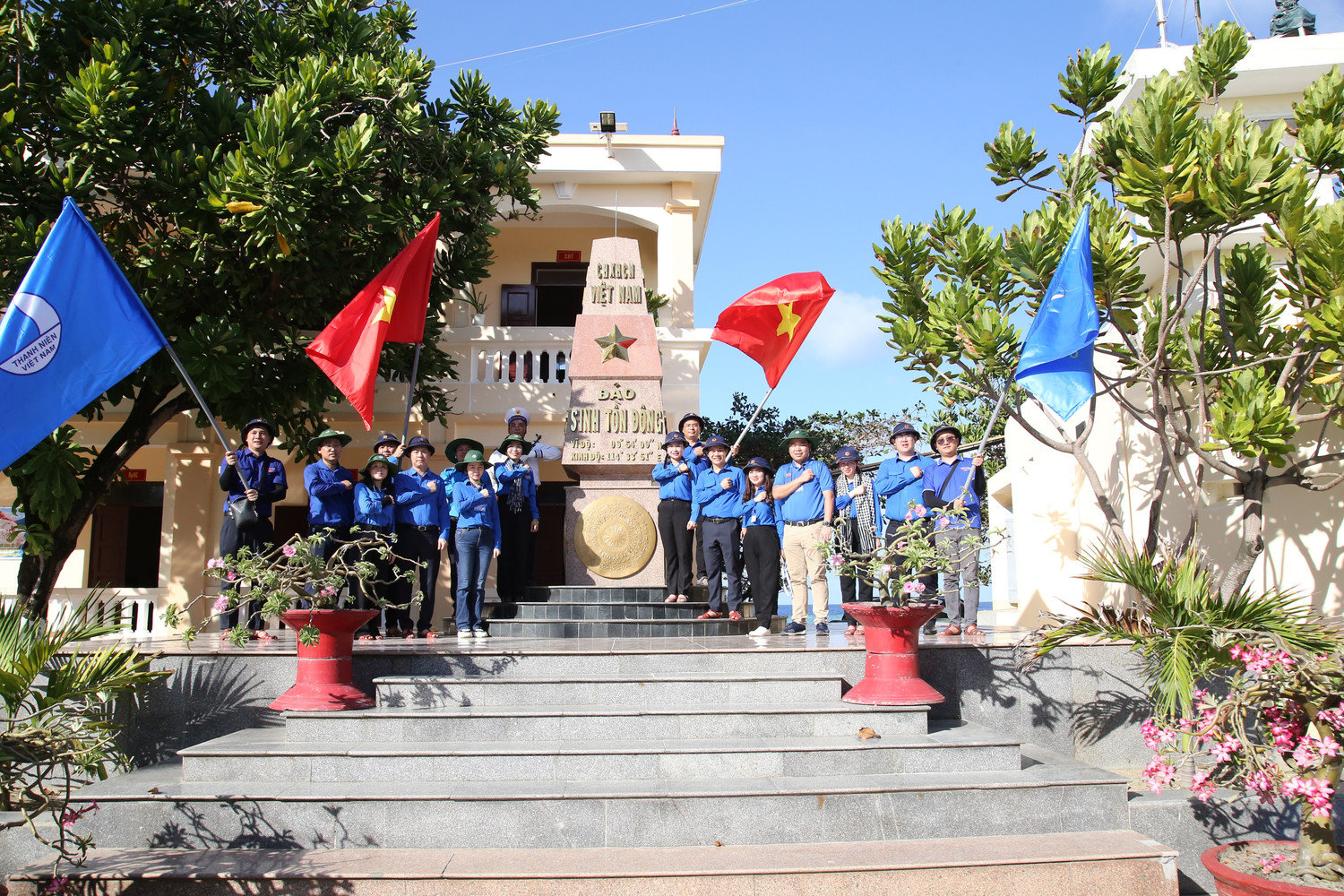 doan-dai-bieu-hanh-trinh-toi-yeu-to-quoc-toi-tai-dao-sinh-ton-6430.jpg