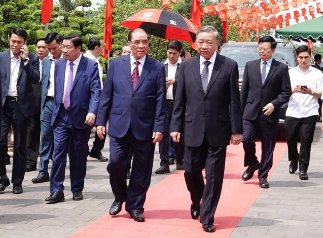 Tổng Bí thư Tô Lâm cùng các lãnh đạo, nguyên lãnh đạo Đảng và Nhà nước tham quan Bến Nhà Rồng nơi Bác Hồ ra đi tìm đường cứu nước