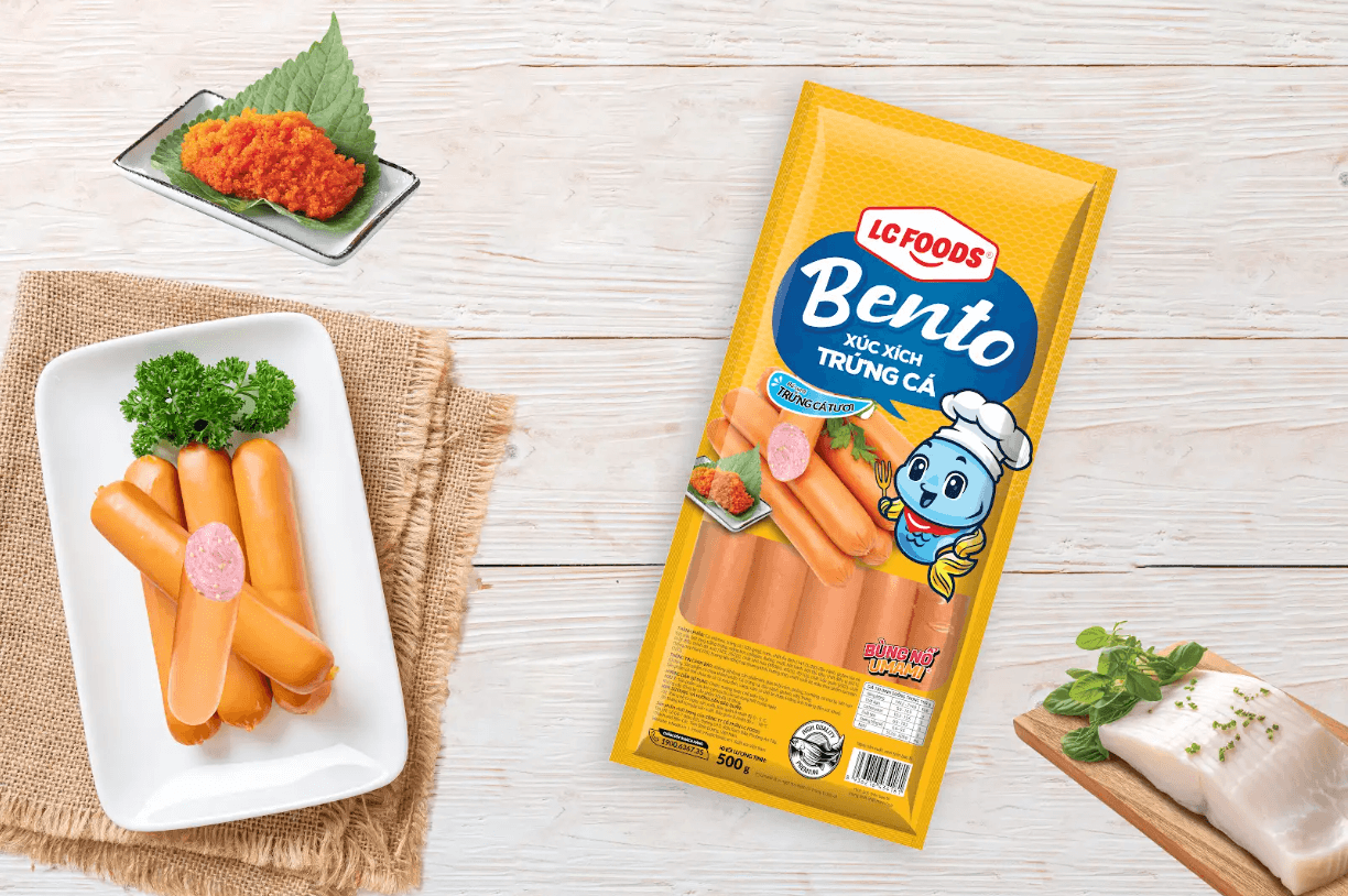 Xúc xích trứng cá Bento sử dụng phi lê cá tươi kết hợp với trứng cá chuồn, mang lại lựa chọn mới từ đạm trắng cho người tiêu dùng.