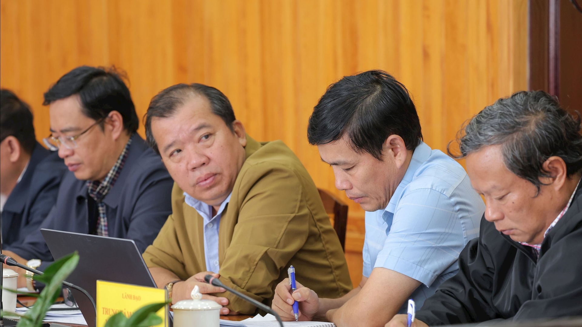 dai-bieu-cty.jpg