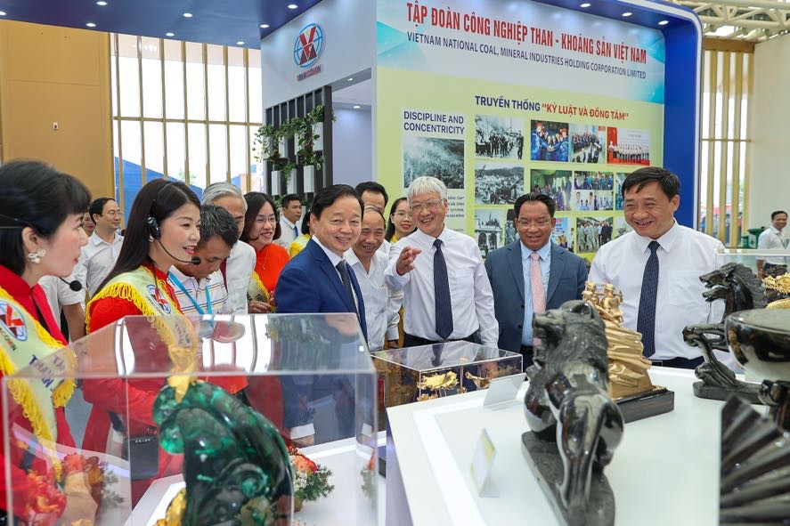 Chùm ảnh: Lãnh đạo Đảng, Nhà nước tham quan Triển lãm '80 năm hành trình Độc lập - Tự do - Hạnh phúc'- Ảnh 10. Chùm ảnh: Lãnh đạo Đảng, Nhà nước tham quan Triển lãm '80 năm hành trình Độc lập - Tự do - Hạnh phúc'- Ảnh 10.